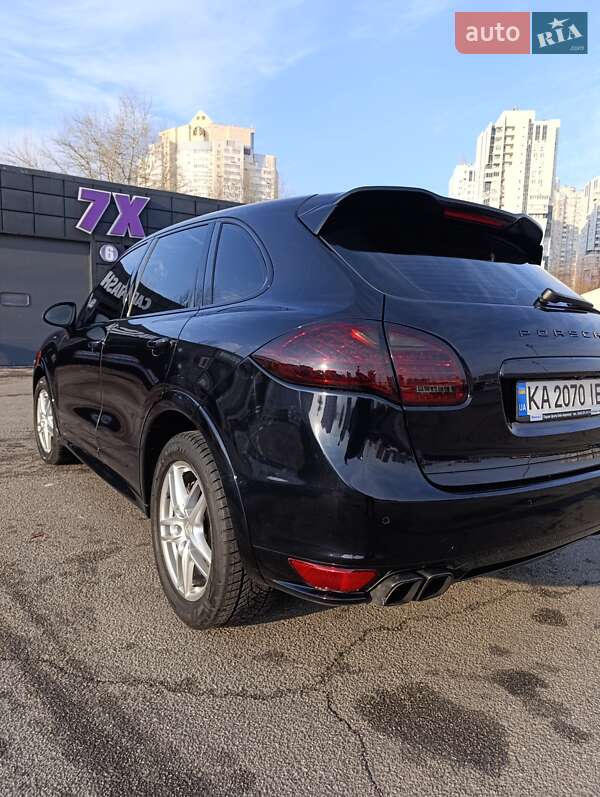 Позашляховик / Кросовер Porsche Cayenne 2013 в Києві