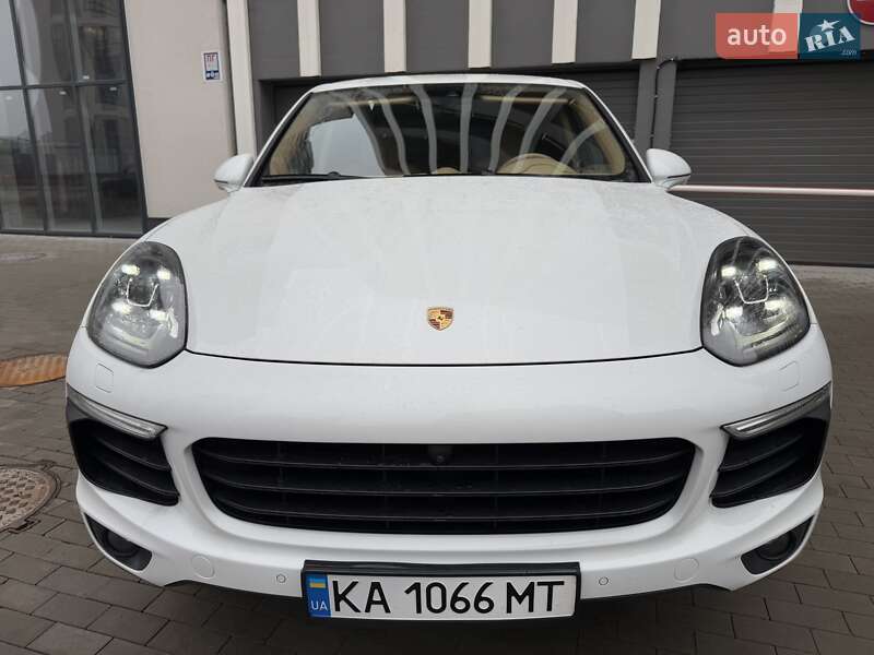 Внедорожник / Кроссовер Porsche Cayenne 2016 в Киеве