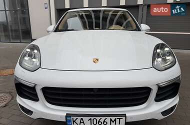 Внедорожник / Кроссовер Porsche Cayenne 2016 в 