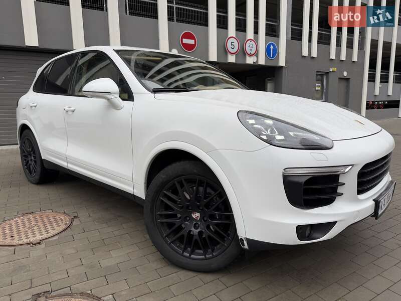 Внедорожник / Кроссовер Porsche Cayenne 2016 в Киеве