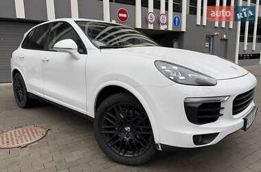 Внедорожник / Кроссовер Porsche Cayenne 2016 в 