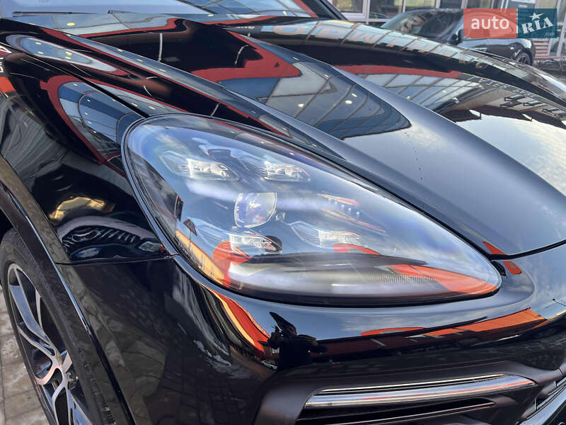 Позашляховик / Кросовер Porsche Cayenne 2019 в Львові