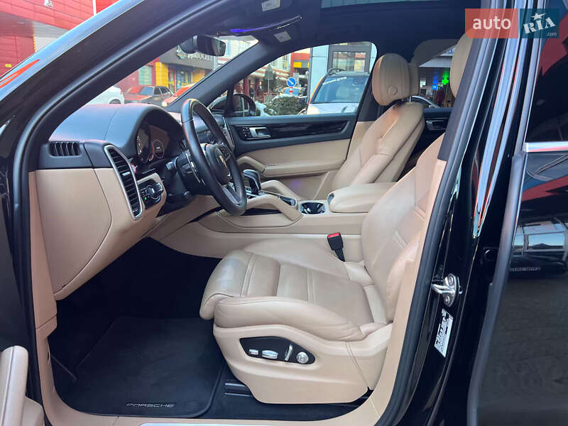 Позашляховик / Кросовер Porsche Cayenne 2019 в Львові