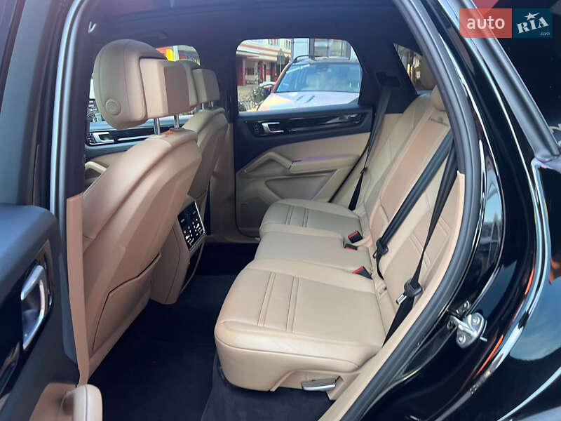 Позашляховик / Кросовер Porsche Cayenne 2019 в Львові