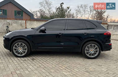 Внедорожник / Кроссовер Porsche Cayenne 2015 в 