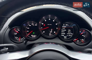Внедорожник / Кроссовер Porsche Cayenne 2015 в 