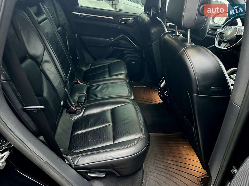 Позашляховик / Кросовер Porsche Cayenne 2011 в Києві