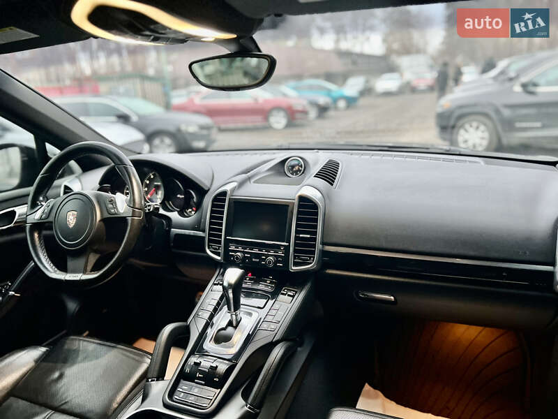 Позашляховик / Кросовер Porsche Cayenne 2011 в Києві
