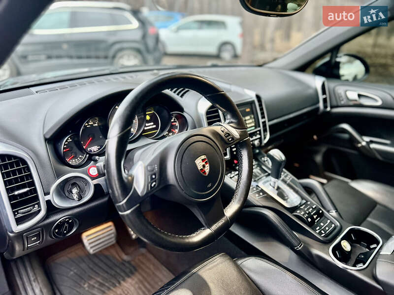 Позашляховик / Кросовер Porsche Cayenne 2011 в Києві