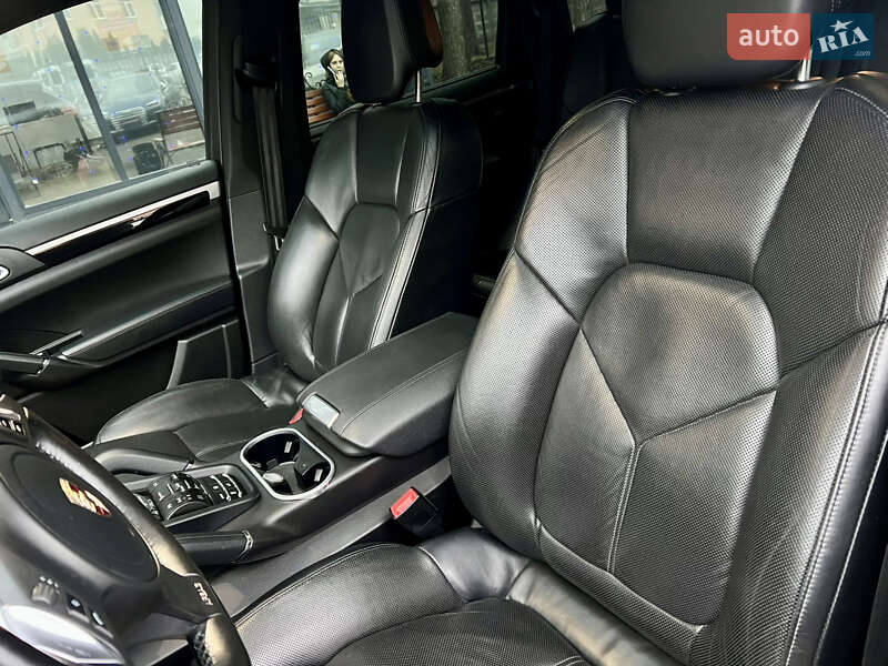 Позашляховик / Кросовер Porsche Cayenne 2011 в Києві