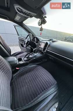 Внедорожник / Кроссовер Porsche Cayenne 2012 в 