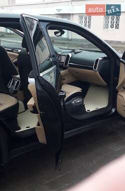 Внедорожник / Кроссовер Porsche Cayenne 2015 в 