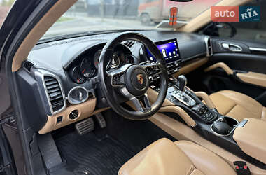 Внедорожник / Кроссовер Porsche Cayenne 2014 в 
