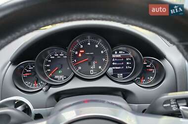 Позашляховик / Кросовер Porsche Cayenne 2015 в 