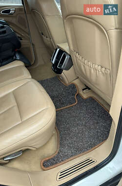 Внедорожник / Кроссовер Porsche Cayenne 2010 в 