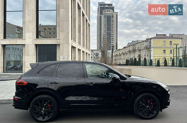 Внедорожник / Кроссовер Porsche Cayenne 2016 в 