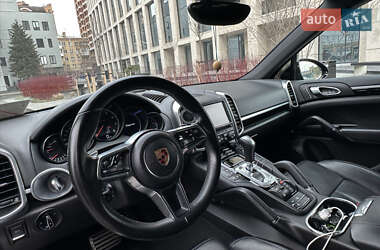 Внедорожник / Кроссовер Porsche Cayenne 2016 в 