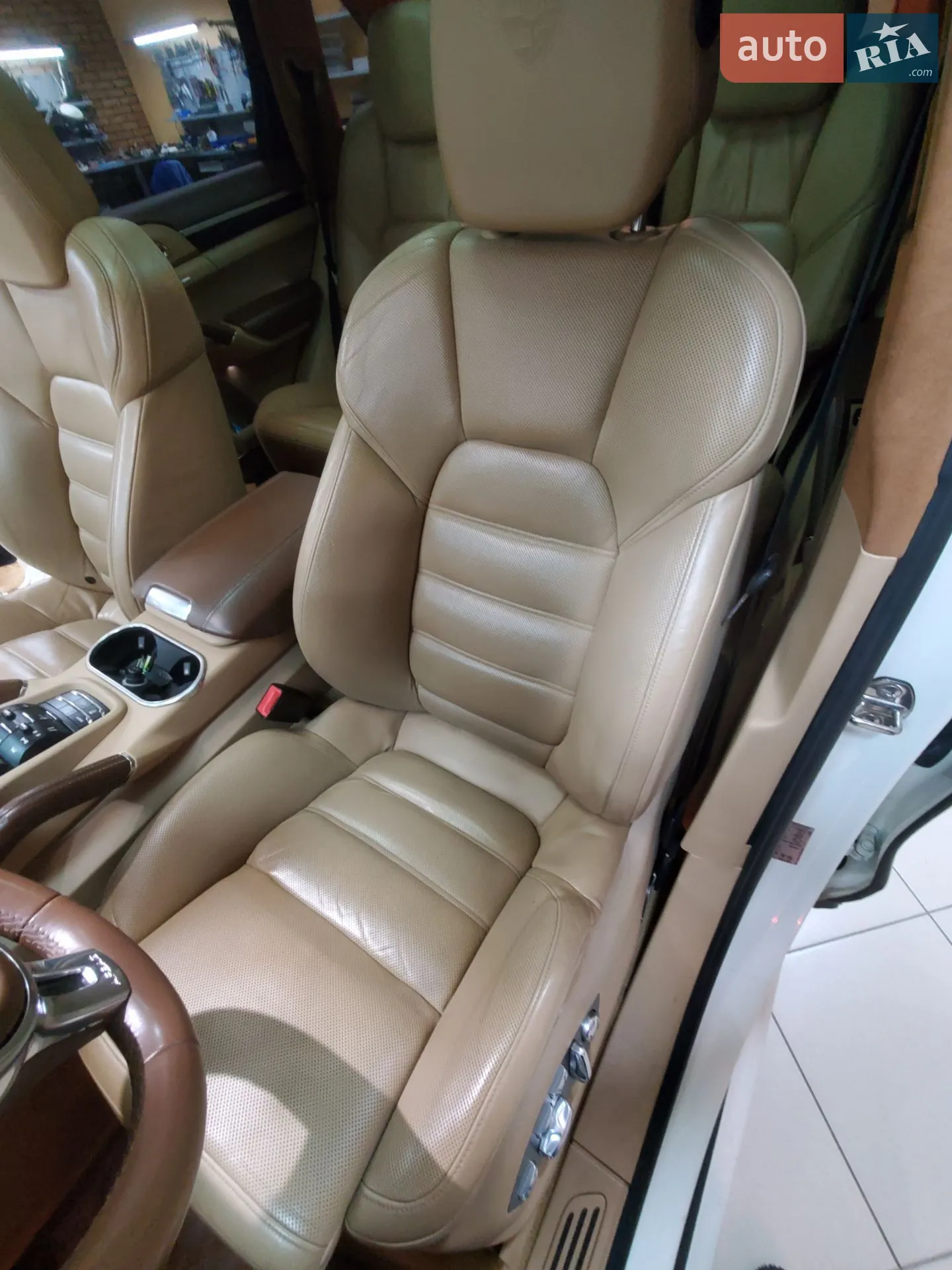 2011 Porsche Cayenne - мініатюра 4