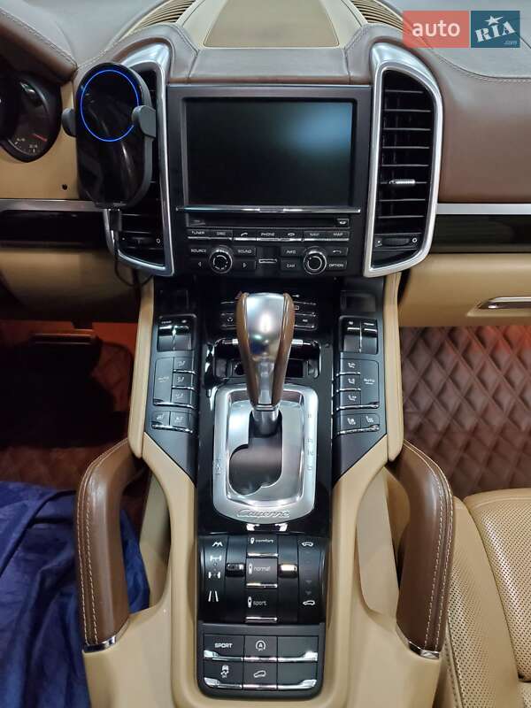 Позашляховик / Кросовер Porsche Cayenne 2011 в Запоріжжі