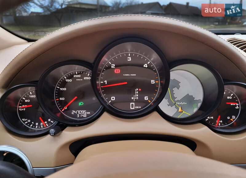 Позашляховик / Кросовер Porsche Cayenne 2011 в Чернівцях