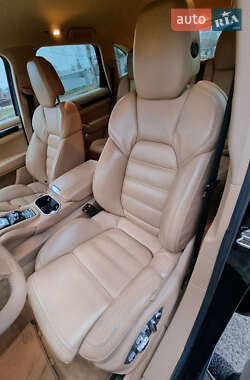 Позашляховик / Кросовер Porsche Cayenne 2011 в Чернівцях