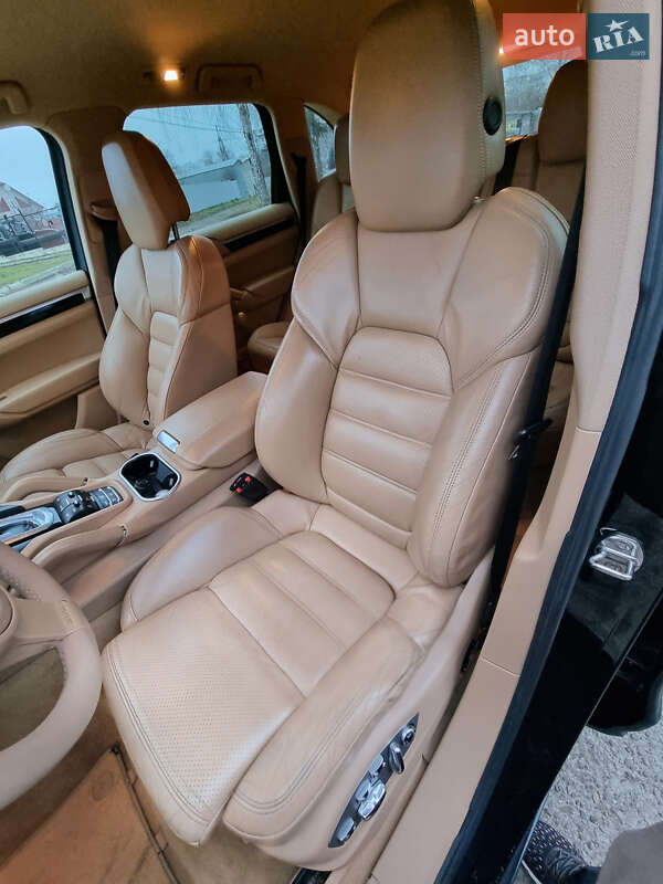 Позашляховик / Кросовер Porsche Cayenne 2011 в Чернівцях