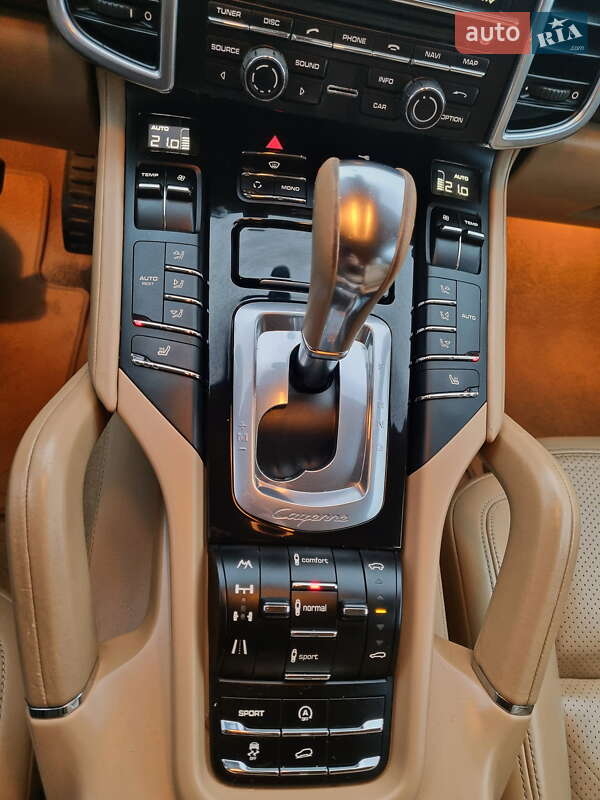 Позашляховик / Кросовер Porsche Cayenne 2011 в Чернівцях