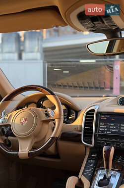 Позашляховик / Кросовер Porsche Cayenne 2012 в Чернівцях