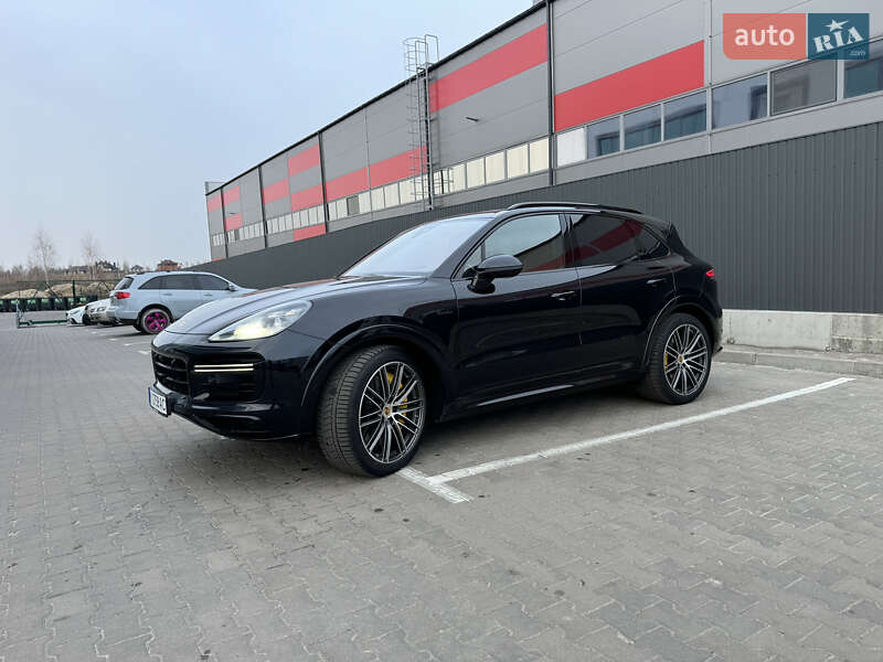 Внедорожник / Кроссовер Porsche Cayenne 2020 в Киеве