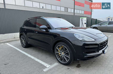 Внедорожник / Кроссовер Porsche Cayenne 2020 в 