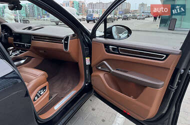 Внедорожник / Кроссовер Porsche Cayenne 2020 в 