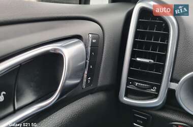 Внедорожник / Кроссовер Porsche Cayenne 2014 в 