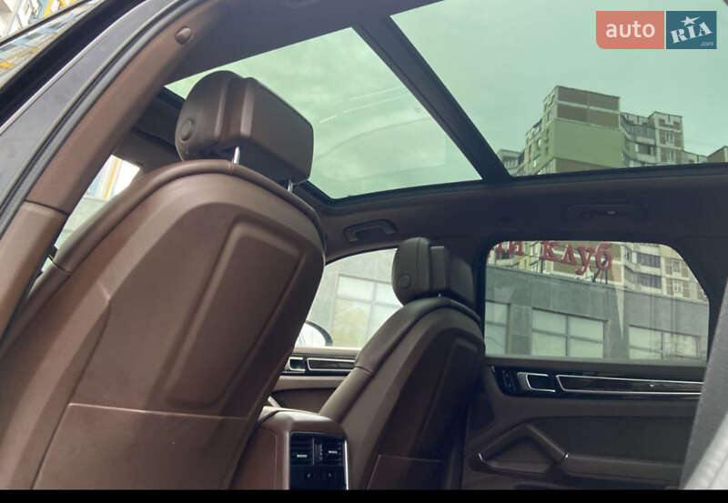 Внедорожник / Кроссовер Porsche Cayenne 2021 в Киеве