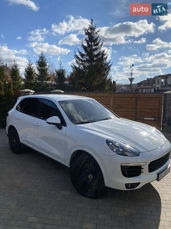 Позашляховик / Кросовер Porsche Cayenne 2016 в Києві
