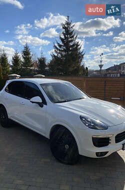 Внедорожник / Кроссовер Porsche Cayenne 2016 в 
