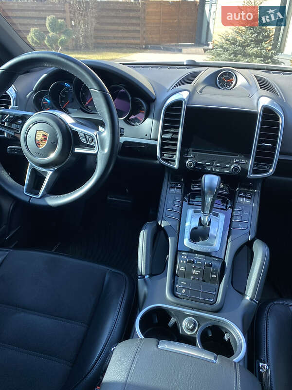 Позашляховик / Кросовер Porsche Cayenne 2016 в Києві