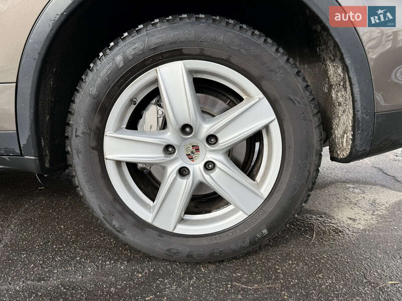 Внедорожник / Кроссовер Porsche Cayenne 2012 в Днепре