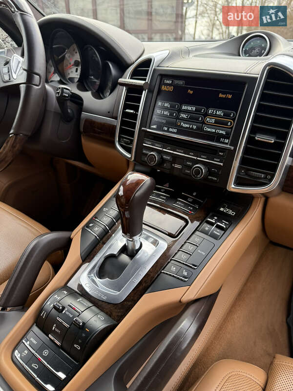 Внедорожник / Кроссовер Porsche Cayenne 2012 в Днепре