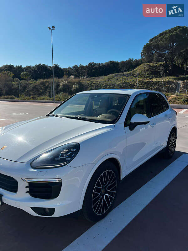 Позашляховик / Кросовер Porsche Cayenne 2016 в 