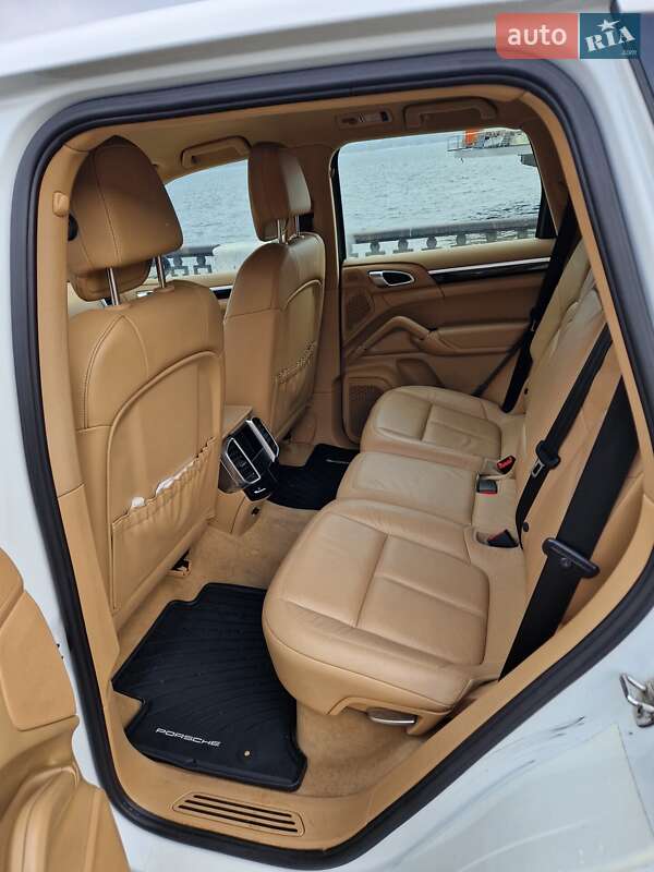 Позашляховик / Кросовер Porsche Cayenne 2012 в Дніпрі