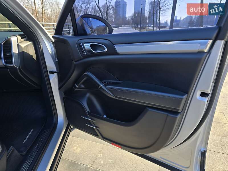 Внедорожник / Кроссовер Porsche Cayenne 2010 в Днепре