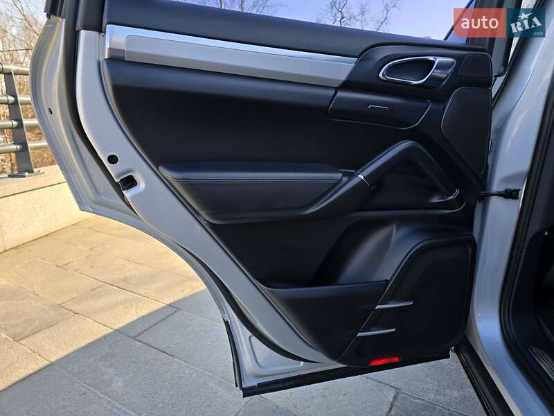 Внедорожник / Кроссовер Porsche Cayenne 2010 в Днепре