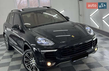 Позашляховик / Кросовер Porsche Cayenne 2015 в Трускавці