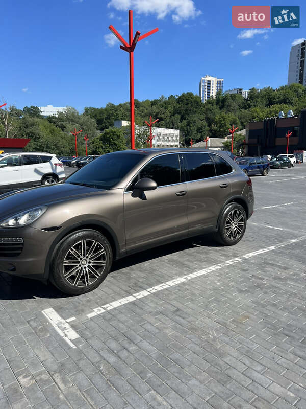 Внедорожник / Кроссовер Porsche Cayenne 2012 в Киеве