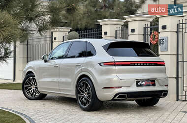 Внедорожник / Кроссовер Porsche Cayenne 2024 в 