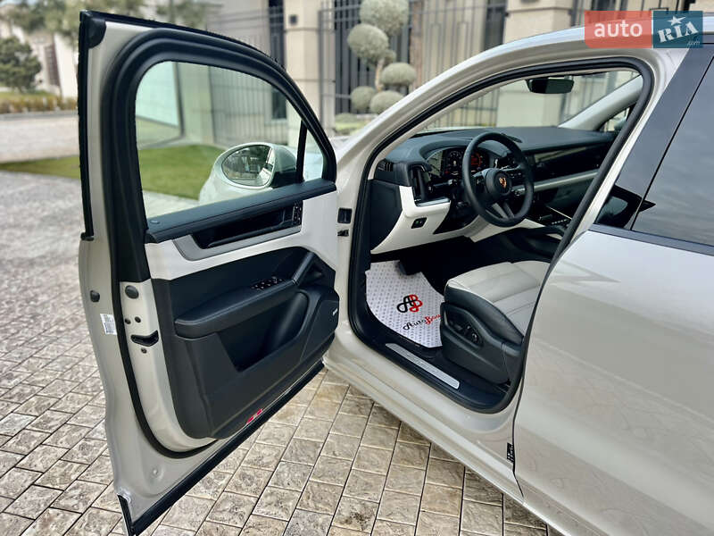 Внедорожник / Кроссовер Porsche Cayenne 2024 в Одессе