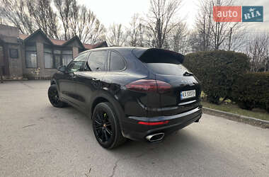 Внедорожник / Кроссовер Porsche Cayenne 2015 в 