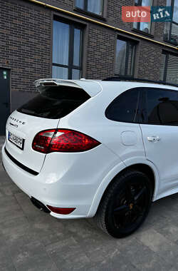 Внедорожник / Кроссовер Porsche Cayenne 2014 в 
