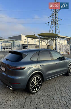 Внедорожник / Кроссовер Porsche Cayenne 2018 в 