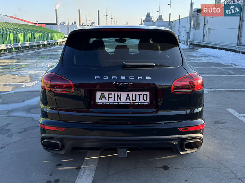 Внедорожник / Кроссовер Porsche Cayenne 2015 в Киеве